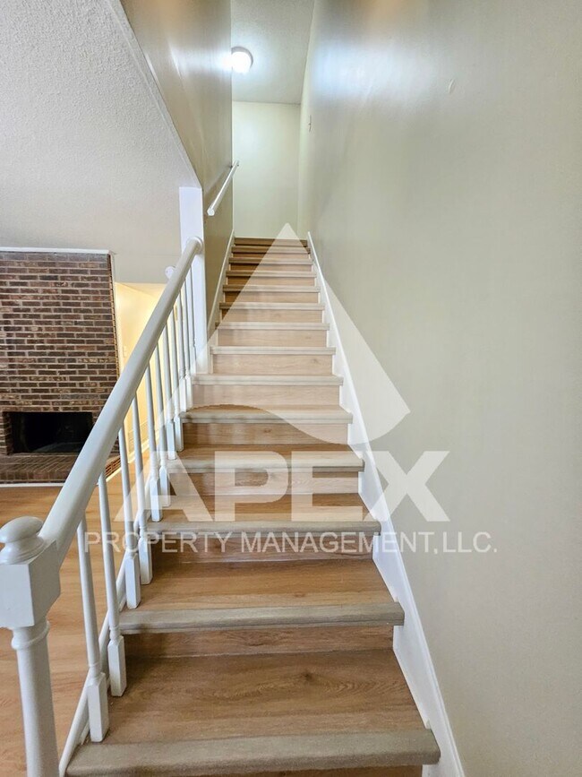 Building Photo - 9008-COU