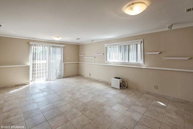 Building Photo - 614 Leamington Ave