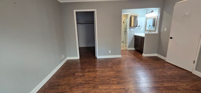 Building Photo - 415 Sutton Pl
