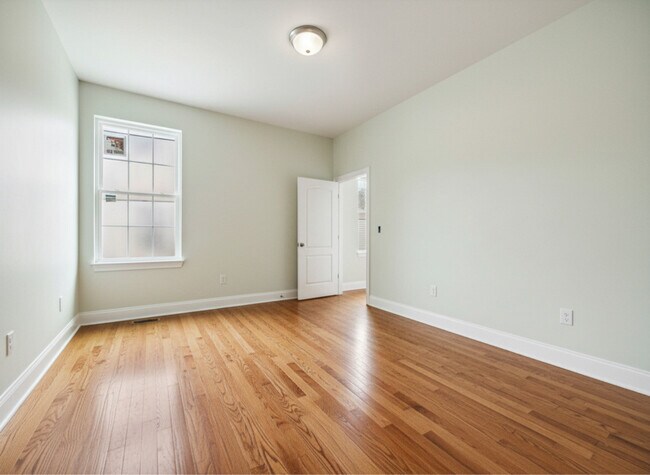 Building Photo - 110 8th St