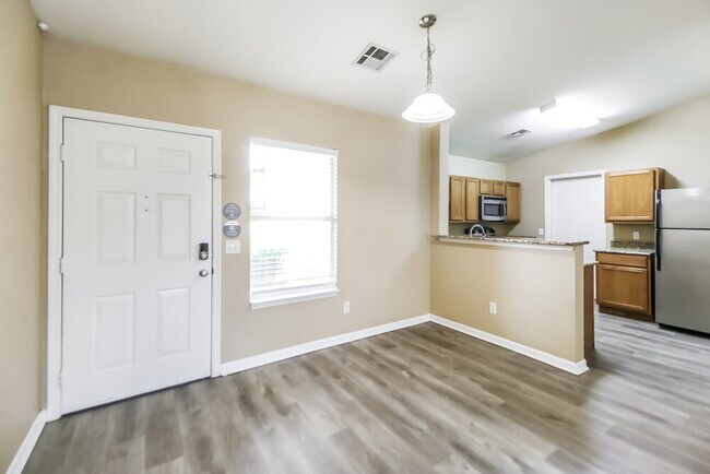 Building Photo - 10428 Bradford Way