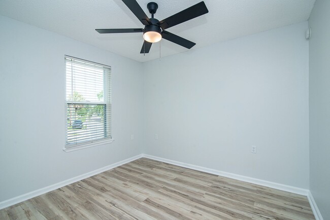 Building Photo - 1101 Scheidel Ct