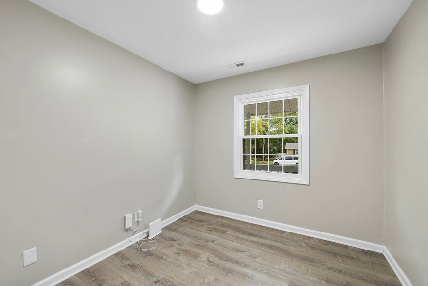 Third bedroom/office - 2910 Driftwood Dr