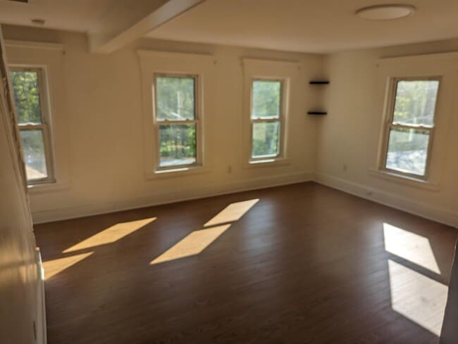 Building Photo - 15 Oak St