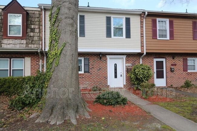 Building Photo - 2226 Sedgewick Dr