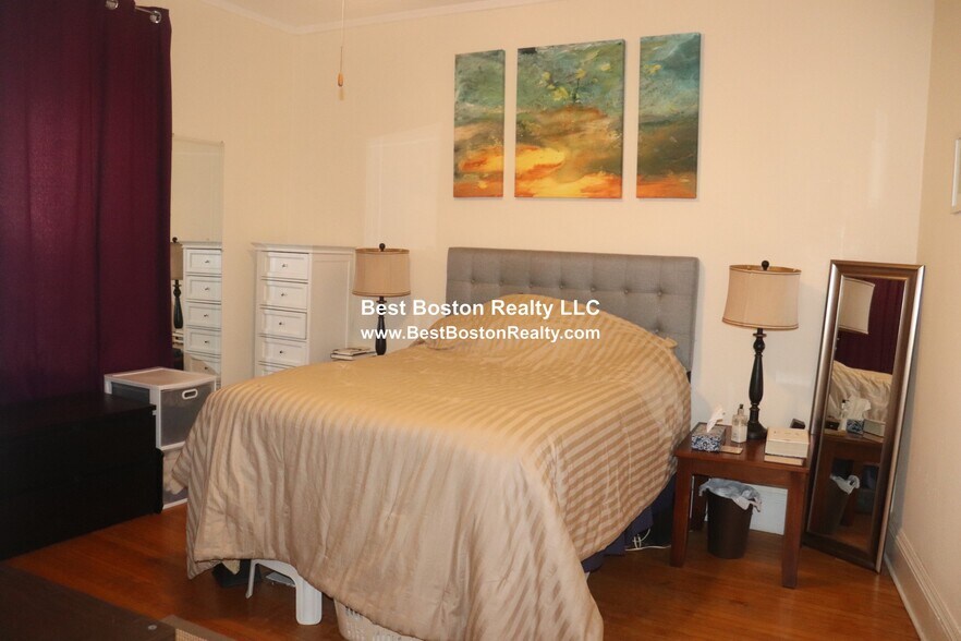 Building Photo - 8 Forest St