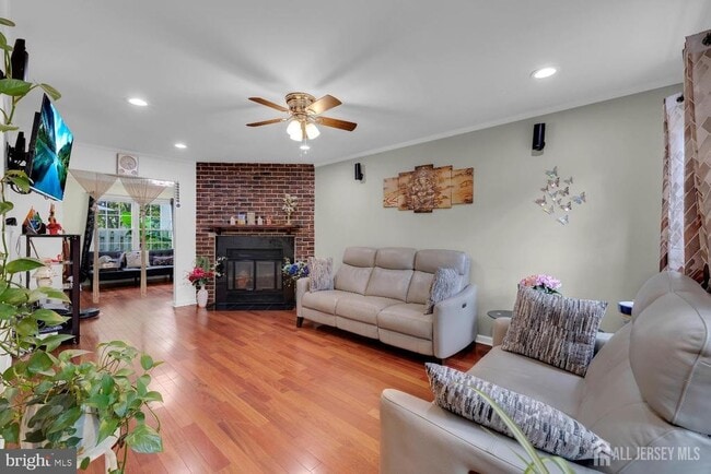 Building Photo - 5 Pond View Dr