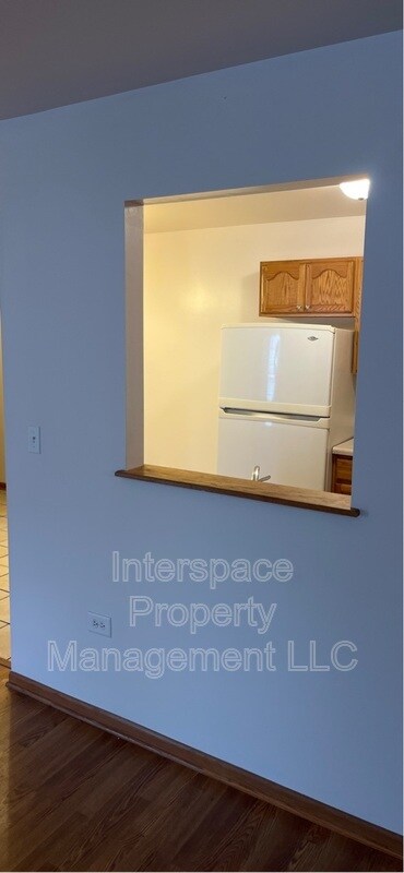 Building Photo - 1345 Rock Run Dr