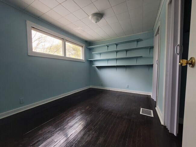 Building Photo - 426 Standish St
