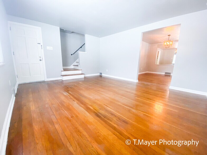 Building Photo - 1735 Helen Dr