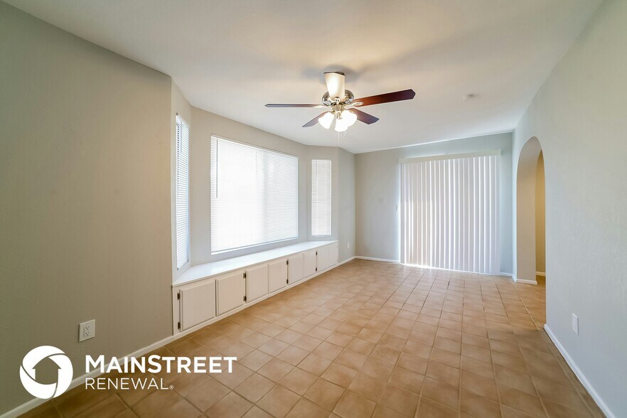 Building Photo - 10414 W Calle De Plata