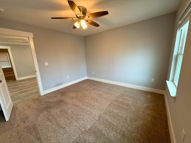 Building Photo - 6810 City View Dr