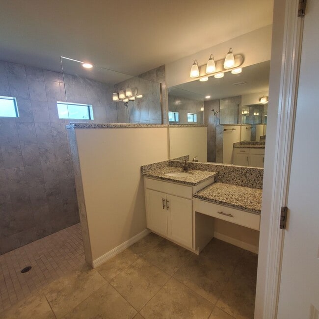 Building Photo - Charming 4-Bedroom 2 Bath Retreat with Mod...
