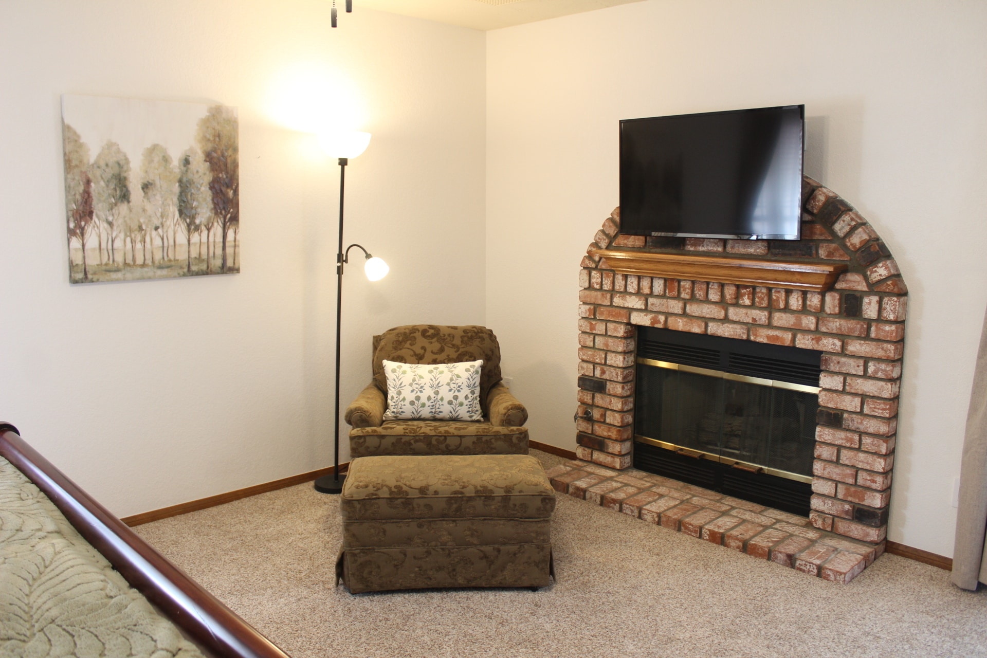 Master Fireplace - 16362 Kamana Rd