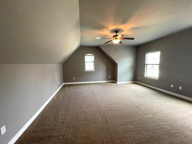 Building Photo - Stunning 4-Bedroom 3-Bath Home for Lease i...