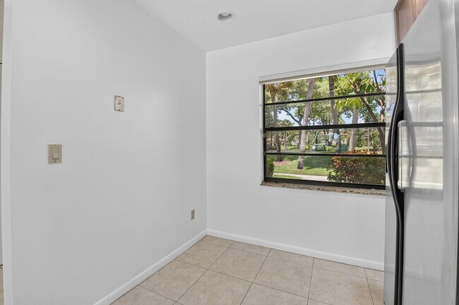 Building Photo - 9264 Vista Del Lago