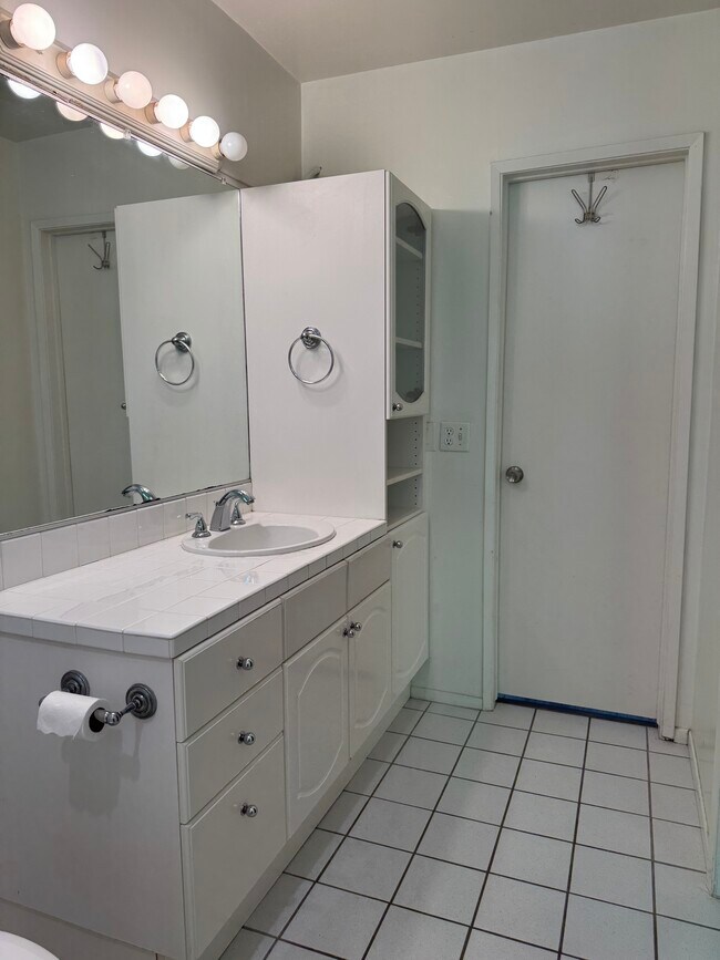 Master bath - 440 Veteran Ave