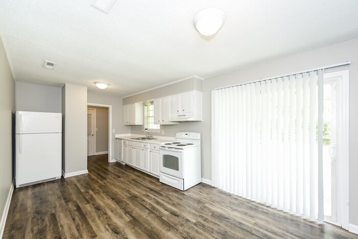 Building Photo - 103 Gardenia St