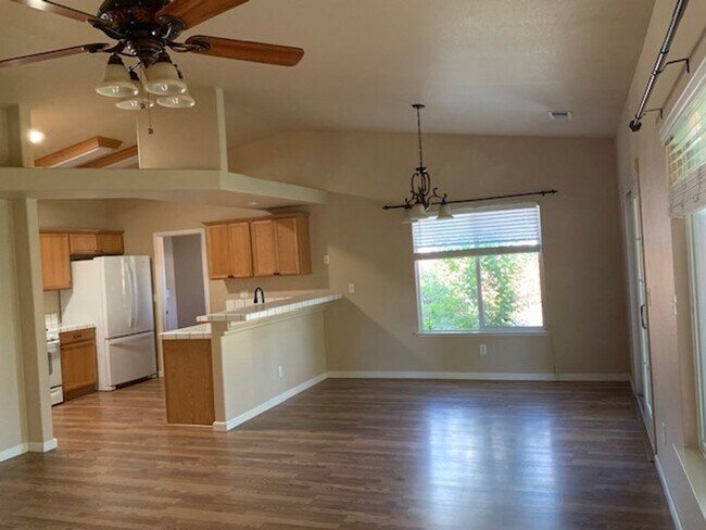 Building Photo - 1343 E Marion Russell Dr