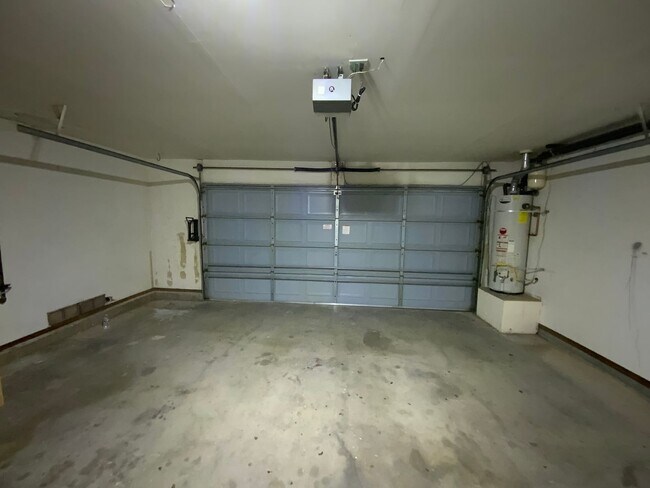 Building Photo - 3 Bedroom Single Story Home Available Near...