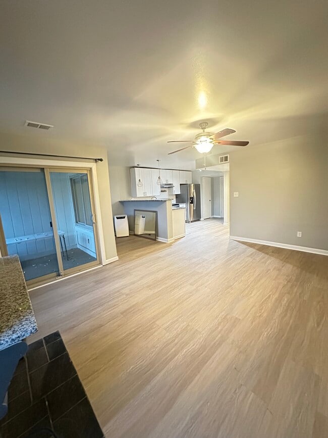 Building Photo - 1471 Cliff Ct