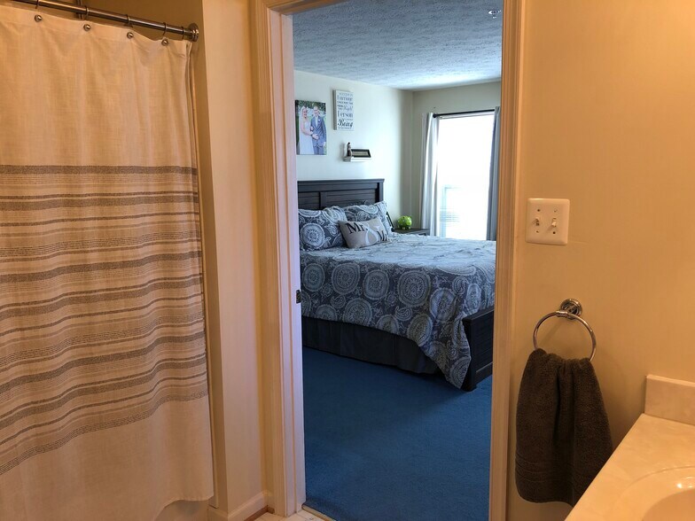 Building Photo - 6391 Rutherford Ct