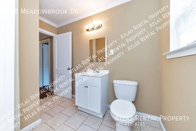 Building Photo - 928 Meadowbrook Dr