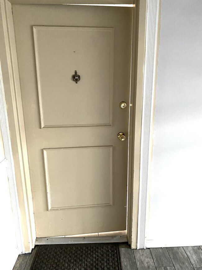 Building Photo - Clinton Condo 36A