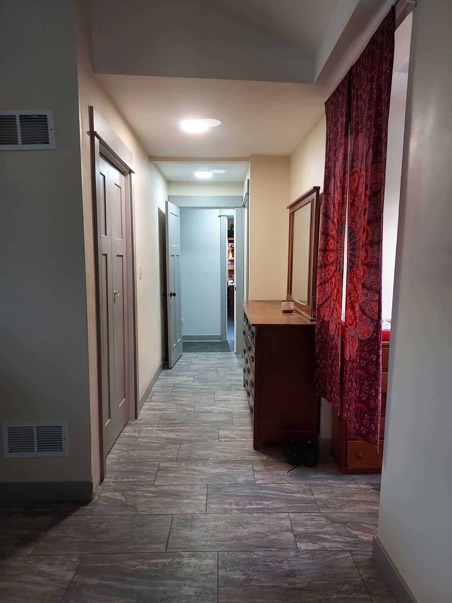 Master Bedroom entryway - 615 Lawn Dr