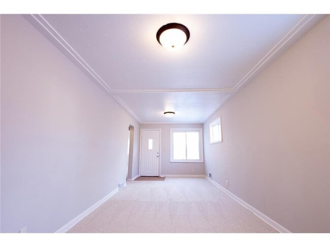 Building Photo - 118 13th Ave S