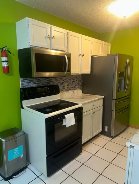 Building Photo - 1633 City View Dr