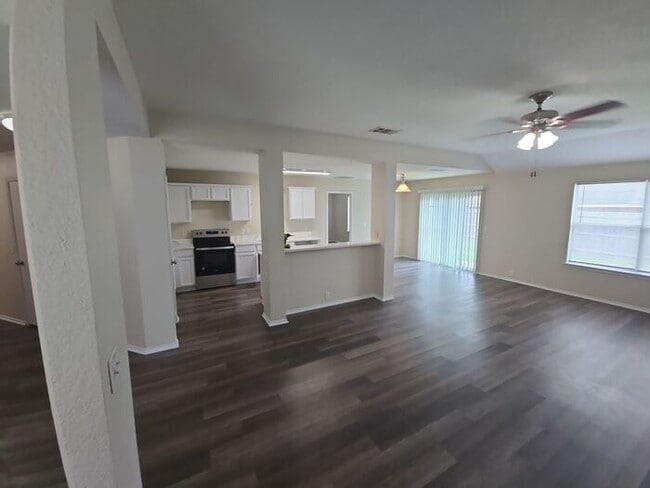 Building Photo - **Charming 3-Bed, 2-Bath Home in Melissa, ...