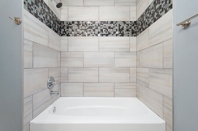 Building Photo - Bothell Luxury Townhome!