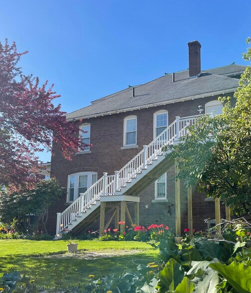 Building Photo - 43 Arthur St