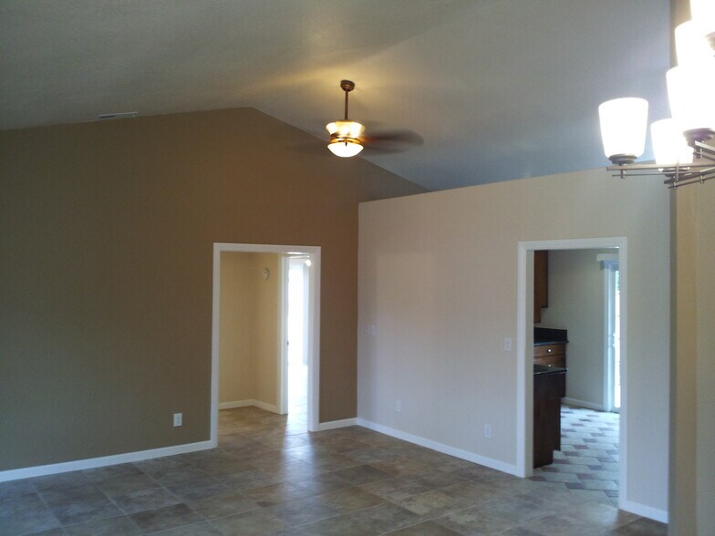 Building Photo - 5139 Omar Ct