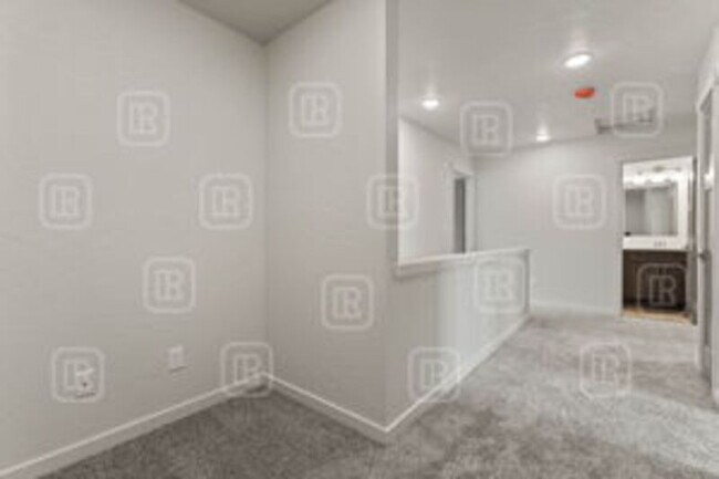 Building Photo - 307 S Grady Ln