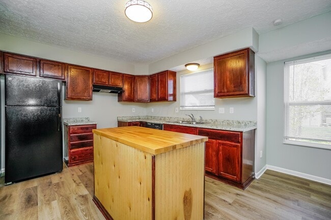 Building Photo - 458 Pruden Dr