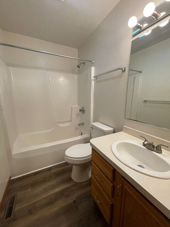 Building Photo - 129 Watertower Ct