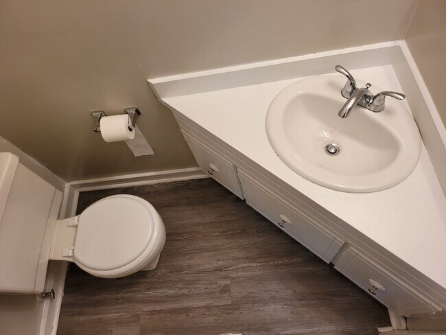 Building Photo - 361 Hickory Hill Dr