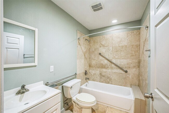 Building Photo - 2119 Jensen Dr
