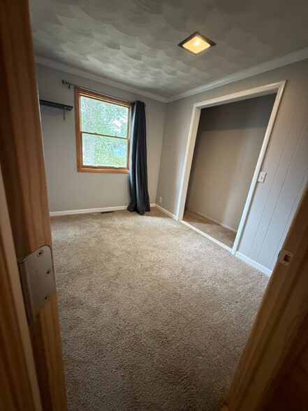 Building Photo - 1059 Crown Point Dr