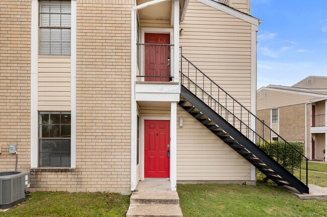Building Photo - 2750 Holly Hall St