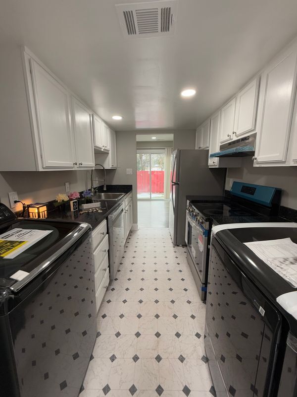 Building Photo - 2819 Banks Ct