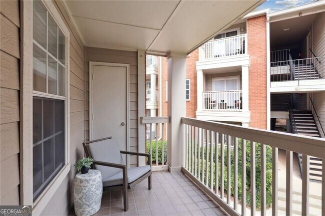 Building Photo - 1018 Chastain Park Ct NE