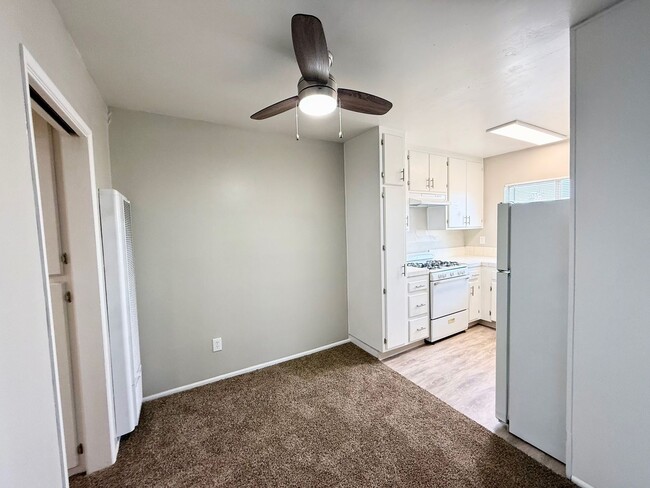 Building Photo - 1 Bedroom. Brand new flooring and paint!