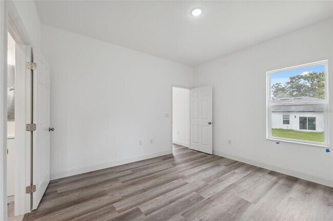 Building Photo - 6062 SW 154th Place Rd