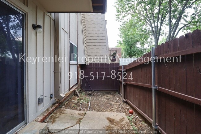Building Photo - 2 Bed | 1 Bath Condo in Central Tulsa!
