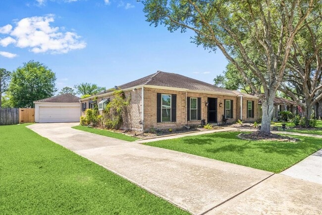 Building Photo - 382 Dawn Hill Dr