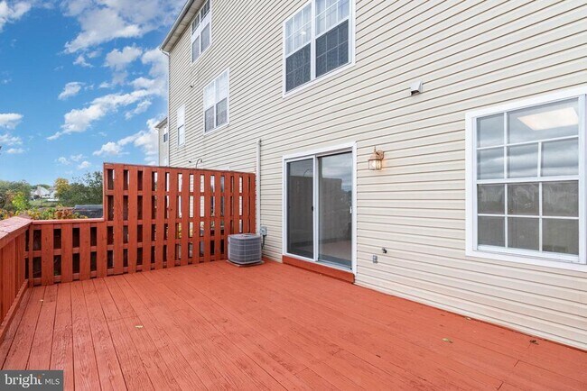 Building Photo - 6212 Spring Knoll Dr