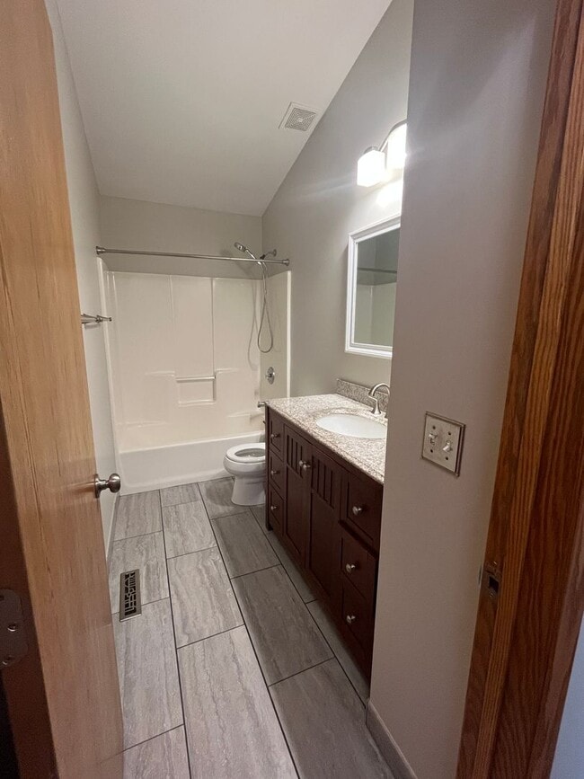Building Photo - Beautifully Updated 4-Bed Home in Prime NW Location!